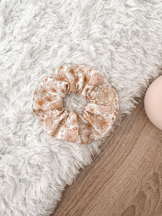 "๐๐ญ๐ฐ๐ด๐ด๐ฐ๐ฎ" Scrunchie - Mothers Day Exclusive